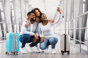 Africa United Airlines - Voyager en Afrique. Selfie At Airport. Happy Young Black Family Of Three People Taking Self Picture With Mobile Phone In Airport Terminal, 